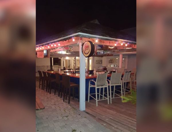 Captain's Table Bar & Restaurant Cayman Islands