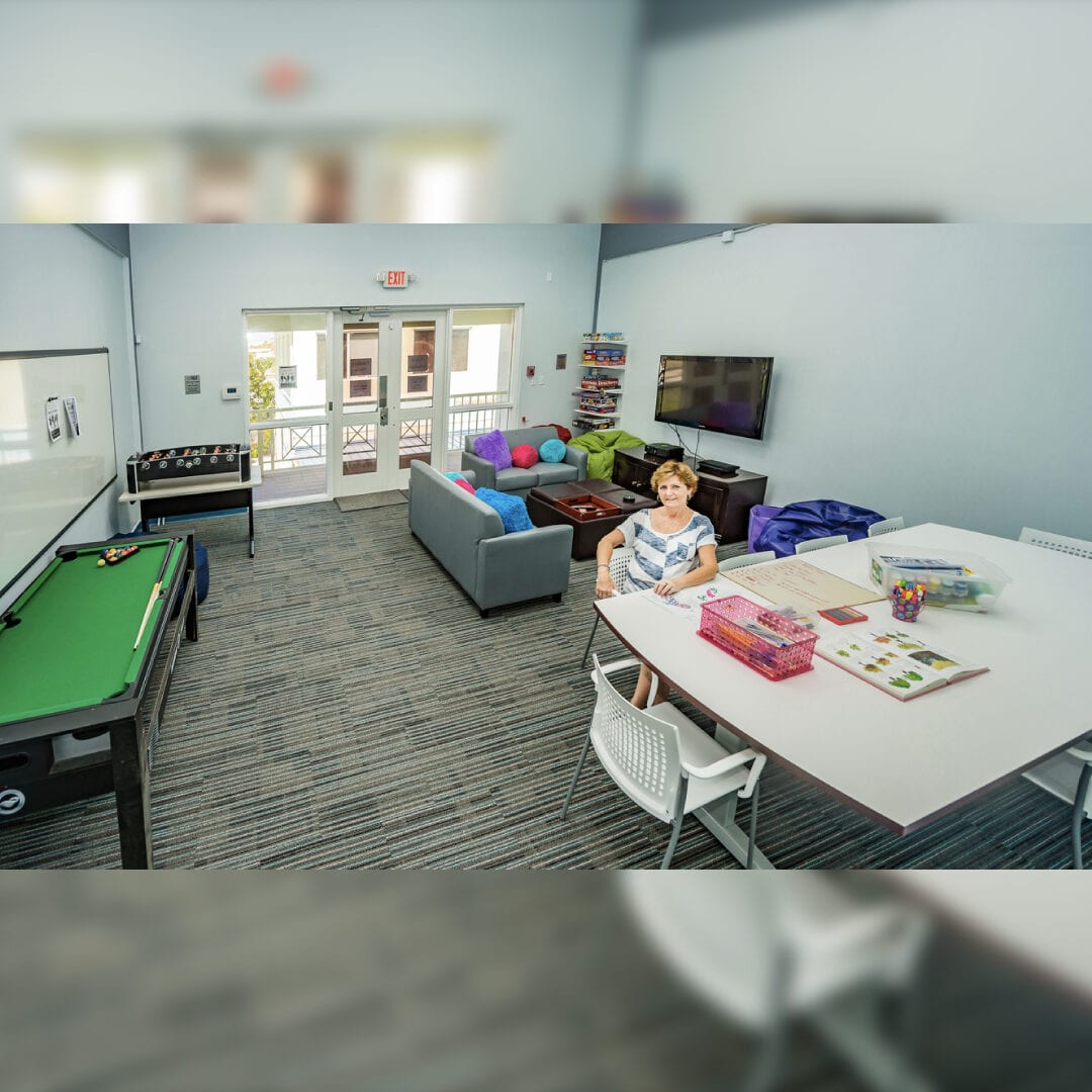 Taya Lounge