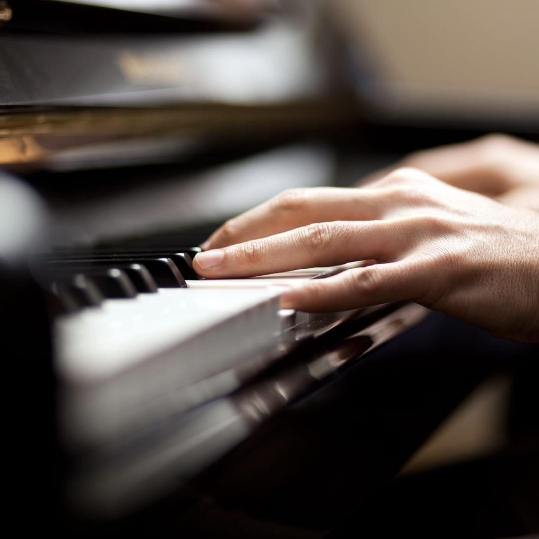 Live Pianist and Handcrafted Cocktails